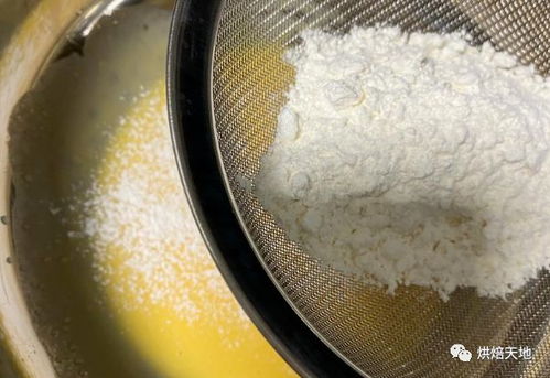 2個雞蛋能做一大碗舒芙蕾,像云朵一樣綿軟,簡單快速,一次成功 甜點 蛋黃 鳥類 白砂糖 梳芙厘 馴養動物 蛋類食品 低筋面粉 網易訂閱