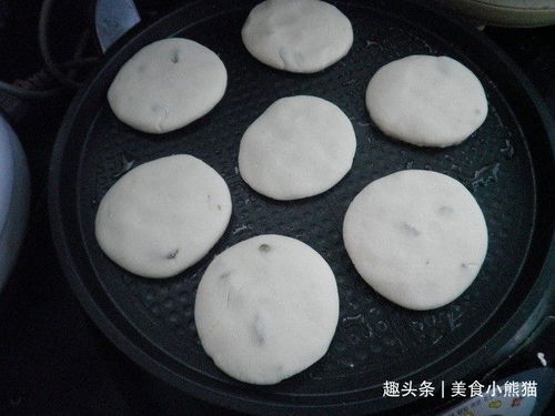 1把白糖,1碗糯米粉,做好吃的白塘糯米餅,香甜酥脆好吃不開裂